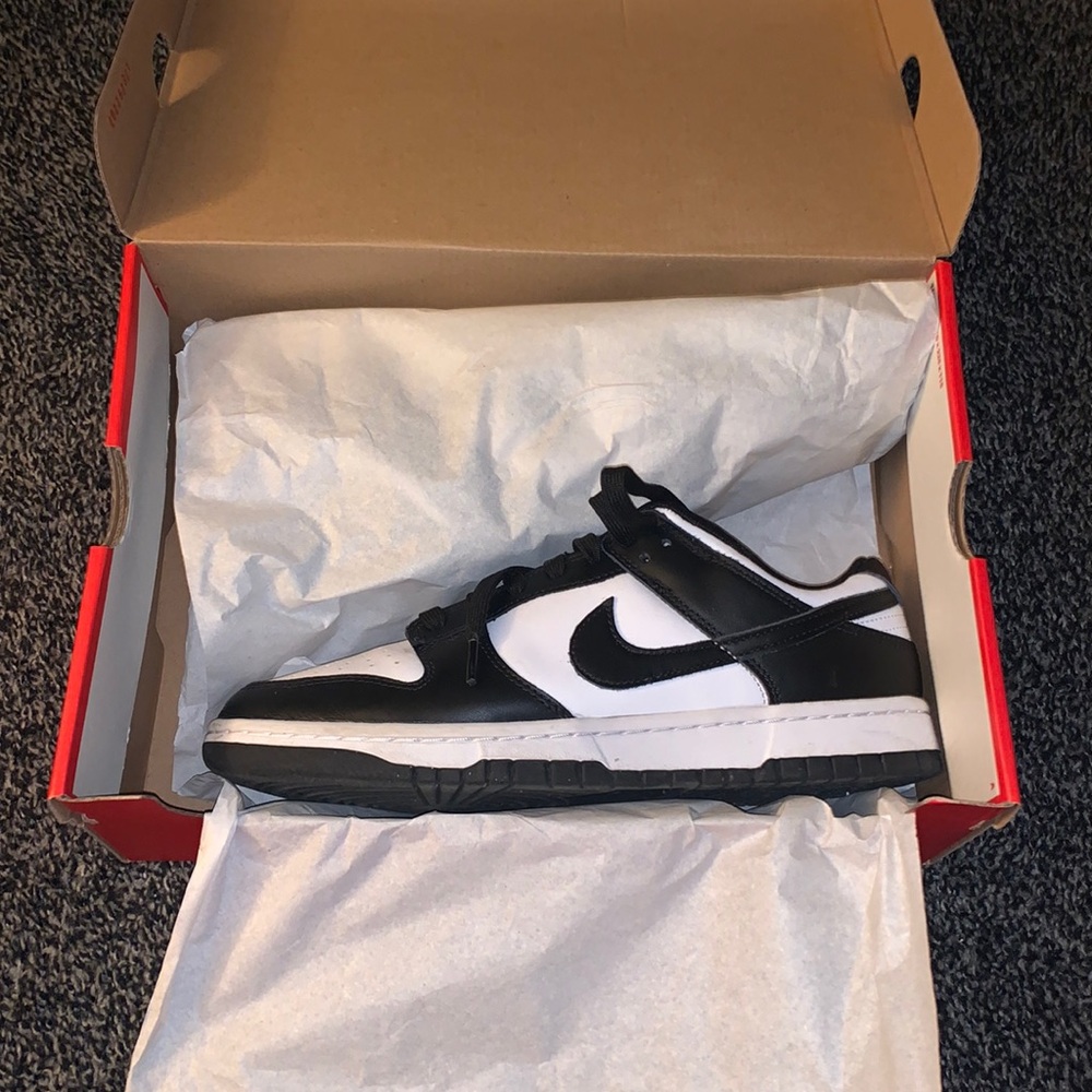 Men’s Nike panda dunks
